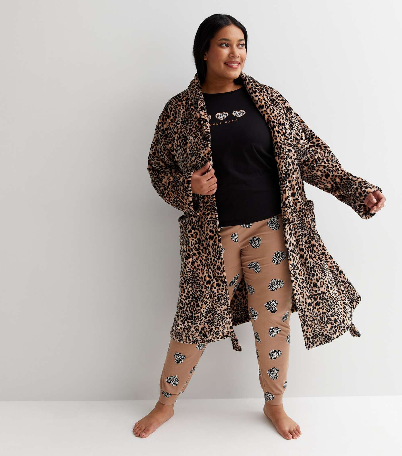Curves Brown Leopard Print Fleece Dressing Gown Image 2