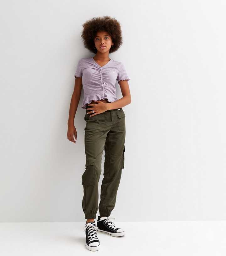 https://media3.newlookassets.com/i/newlook/843106134/girls/girls-clothing/girls-trousers/girls-khaki-utility-cargo-trousers.jpg?strip=true&qlt=50&w=720
