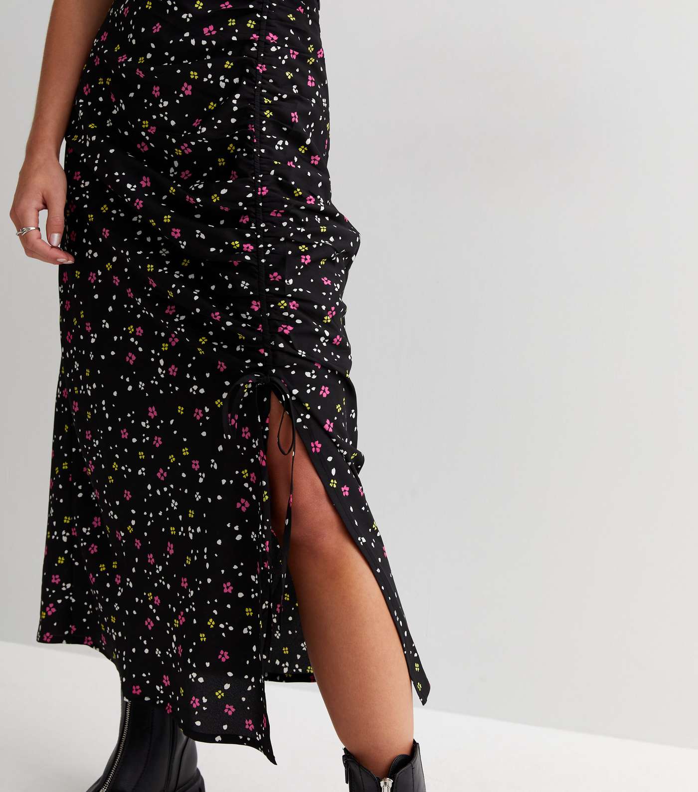 Petite Black Floral Crepe Ruched Midi Skirt Image 3