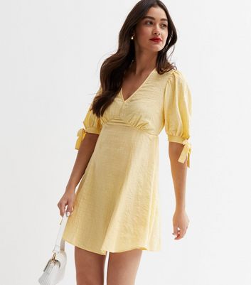 Pale Yellow Seersucker Tie Sleeve Mini Dress