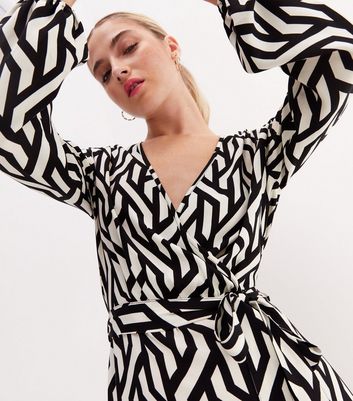 Geometric print 2024 wrap dress