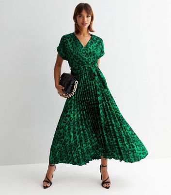 Green Ditsy Floral Ruffle Midaxi Dress | New Look