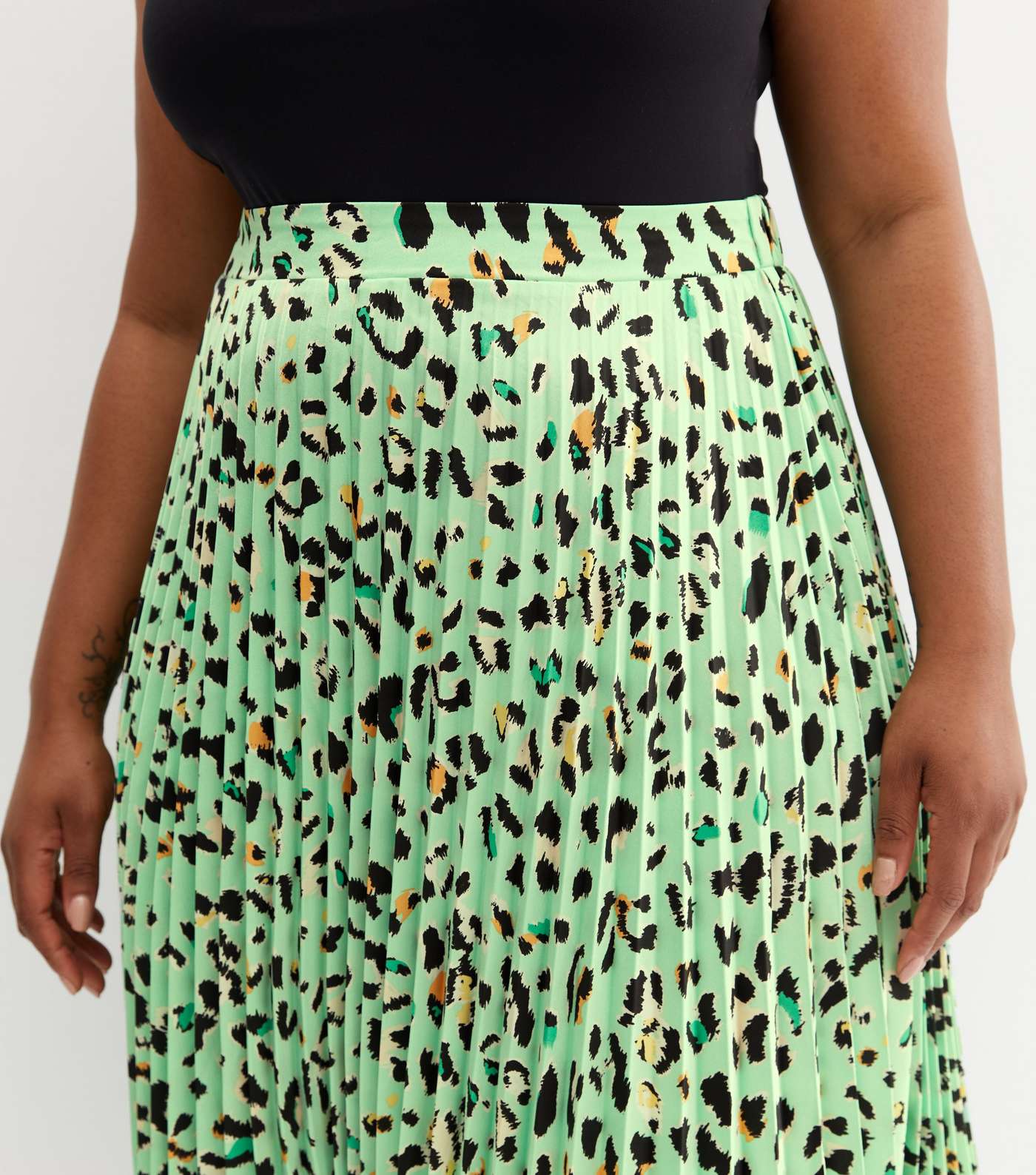 Curves Green Leopard Print Satin Pleated Midi Skirt Image 3