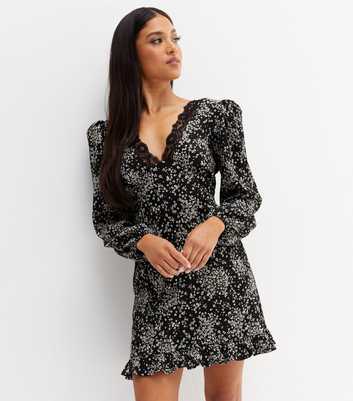 Petite Black Mixed Floral Crinkle Long Sleeve Lace Trim Mini Dress