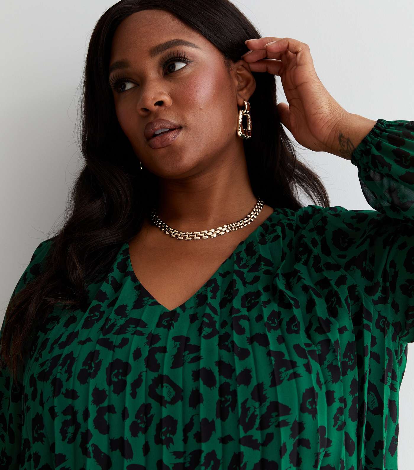 Curves Green Leopard Print Long Sleeve Pleated Top Image 3