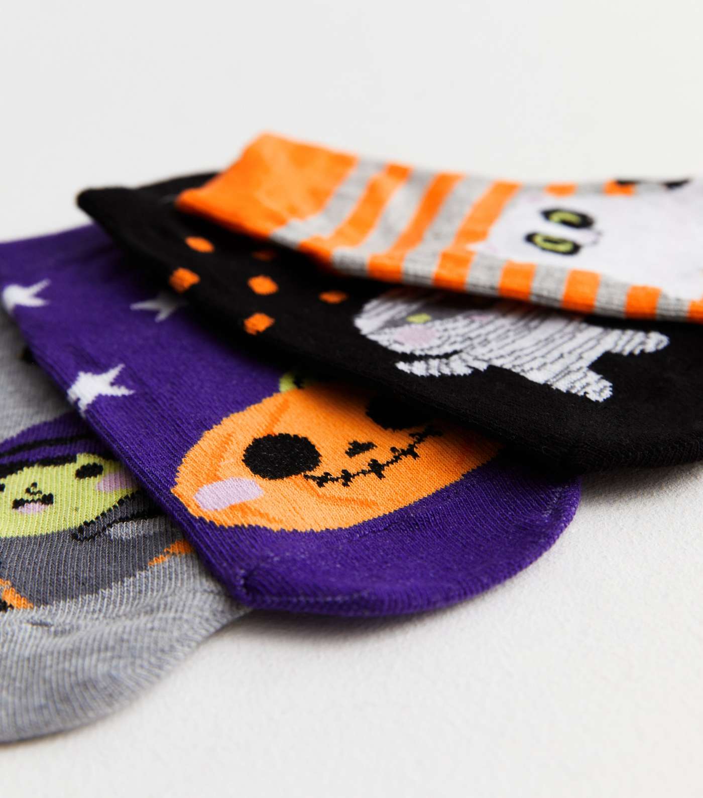 Girls 4 Pack Multicoloured Mixed Halloween Socks Image 2
