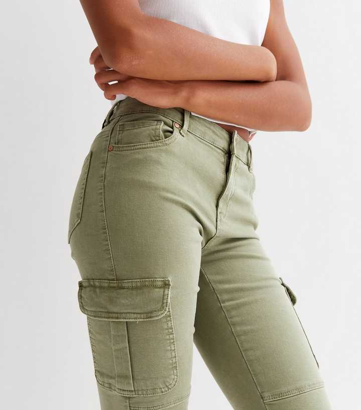 https://media3.newlookassets.com/i/newlook/846545235M2/girls/girls-clothing/girls-trousers/kids-only-khaki-utility-cargo-trousers.jpg?strip=true&qlt=50&w=720