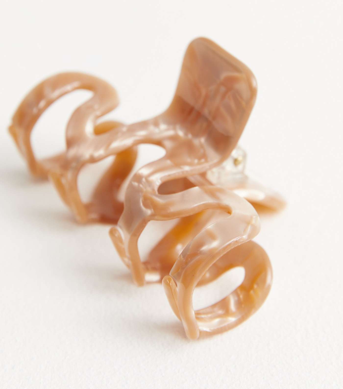 Brown Resin Squiggle Bulldog Claw Clip Image 2