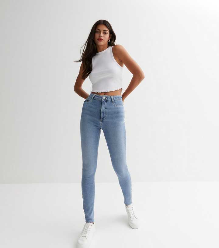 https://media3.newlookassets.com/i/newlook/847387540M1/womens/clothing/jeans/blue-frayed-hem-high-waist-hallie-super-skinny-jeans.jpg?strip=true&qlt=50&w=720