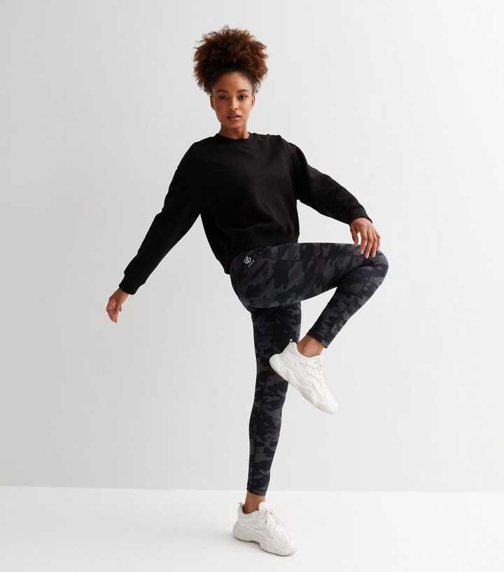https://media3.newlookassets.com/i/newlook/848058909/womens/clothing/womens-activewear/dare-2b-laura-whitmore-black-camo-high-waist-sports-leggings.jpg?strip=true&qlt=50&w=720