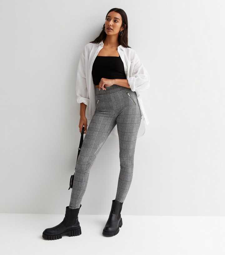 https://media3.newlookassets.com/i/newlook/848203609/womens/clothing/leggings/tall-black-check-high-waist-zip-front-leggings.jpg?strip=true&qlt=50&w=720