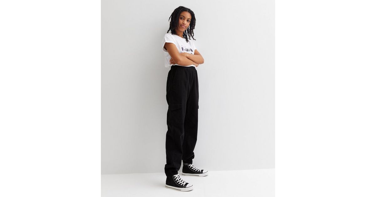 https://media3.newlookassets.com/i/newlook/848676301/girls/girls-clothing/girls-trousers/girls-black-cuffed-leg-cargo-trousers.jpg?w=1200&h=630