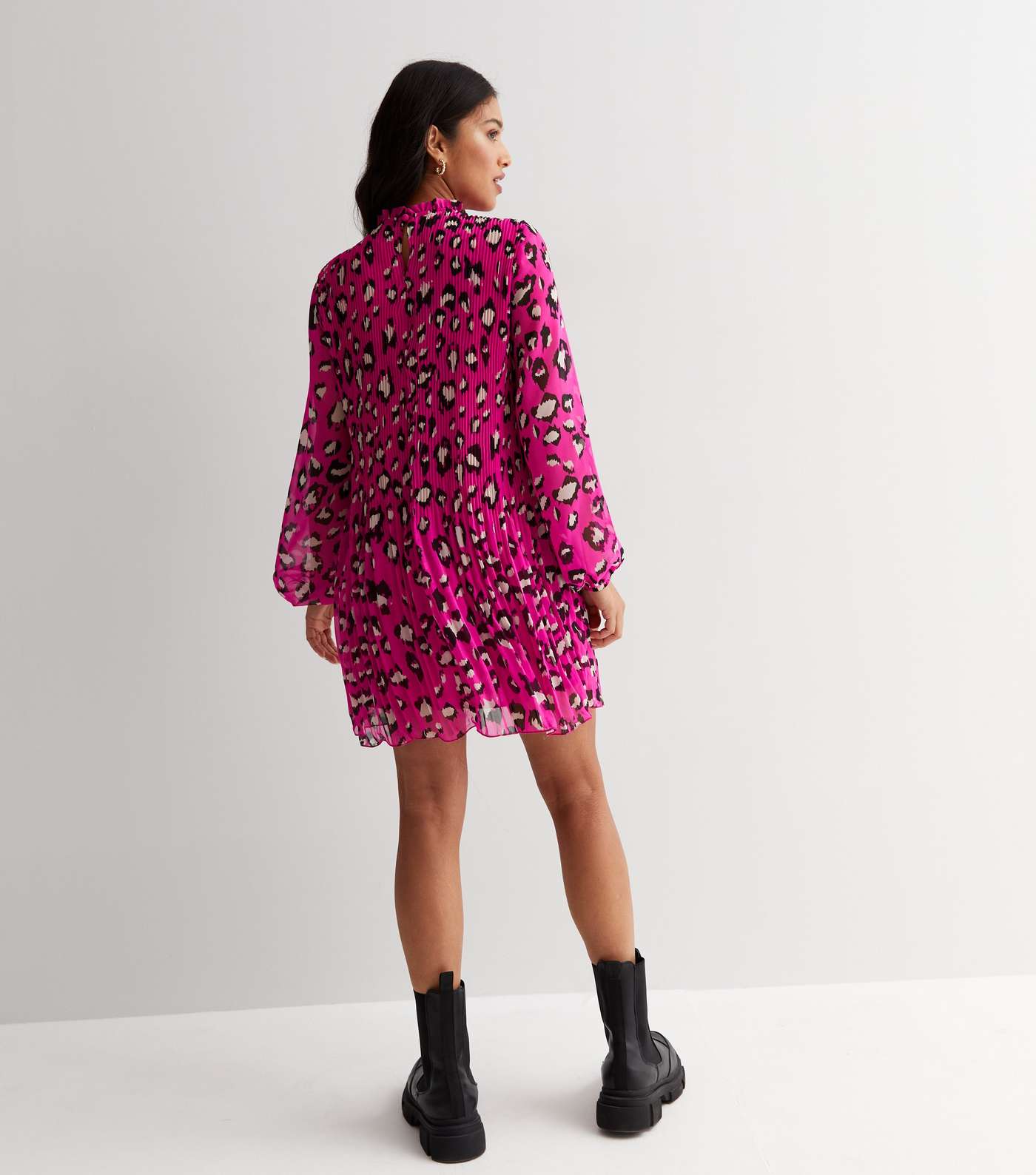 Petite Pink Leopard Print Chiffon Pleated Mini Dress Image 4