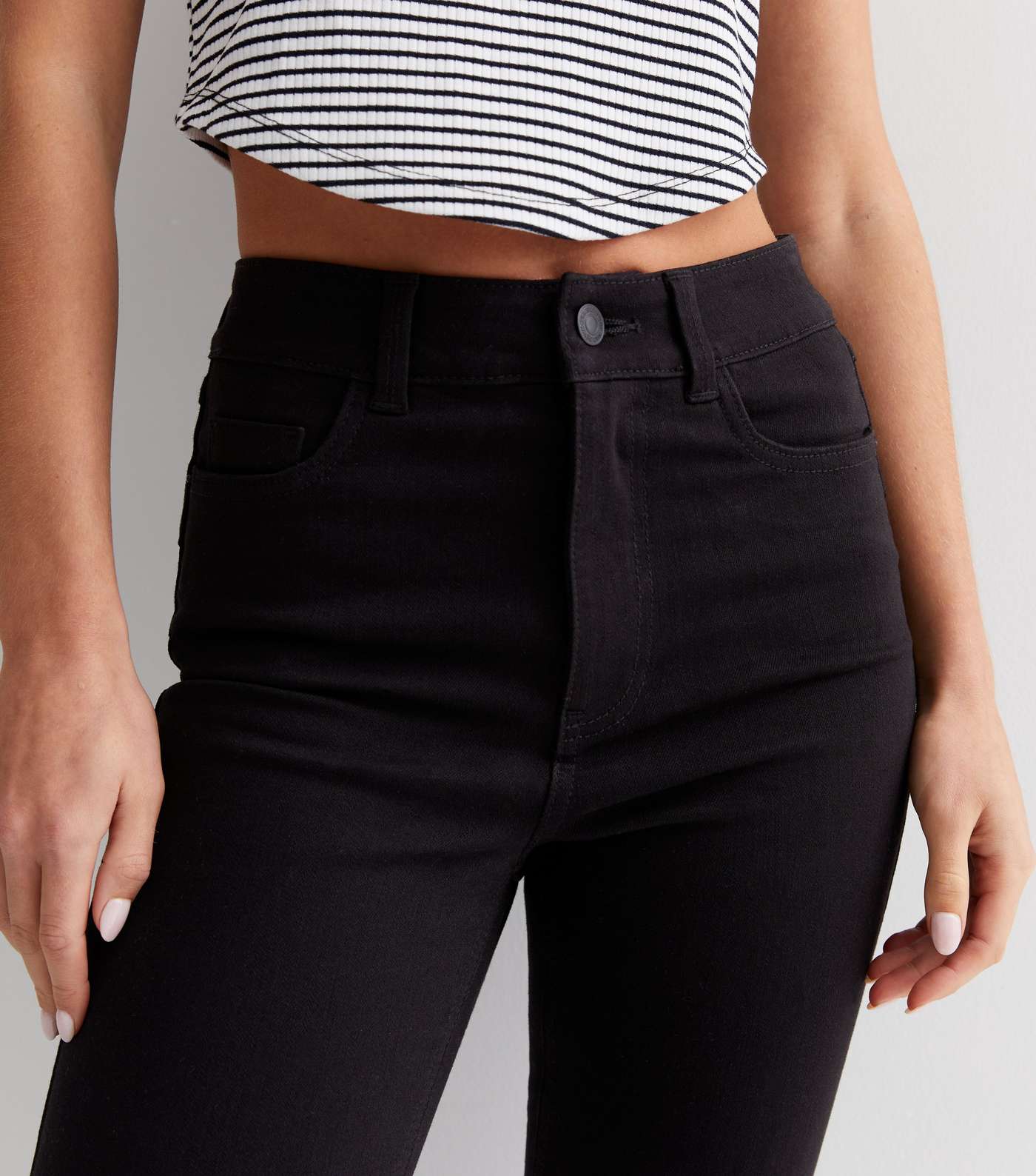Petite Black Lift & Shape Short Leg Jenna Skinny Jeans Image 3
