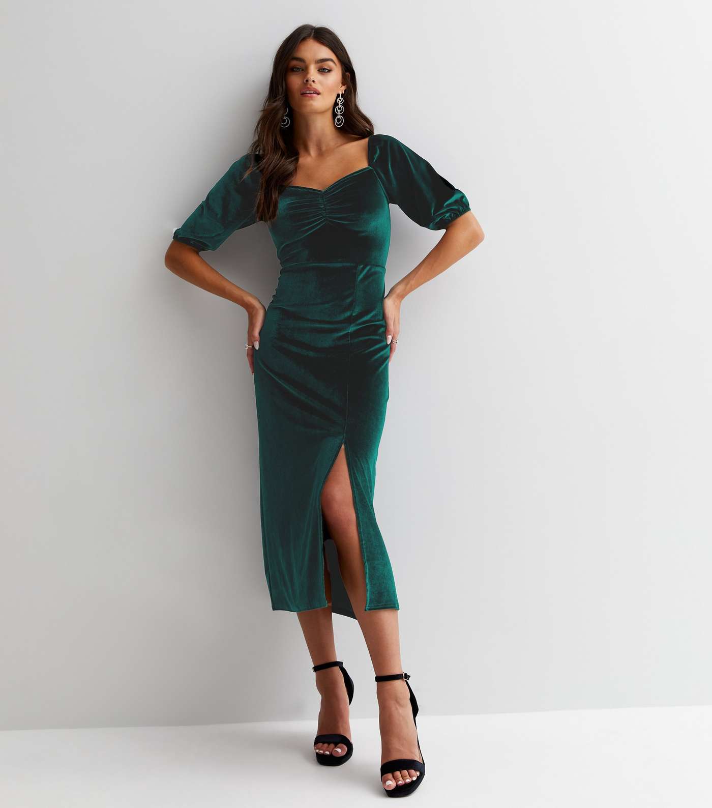 Gini London Green Velvet Sweetheart Short Puff Sleeve Midi Dress Image 2