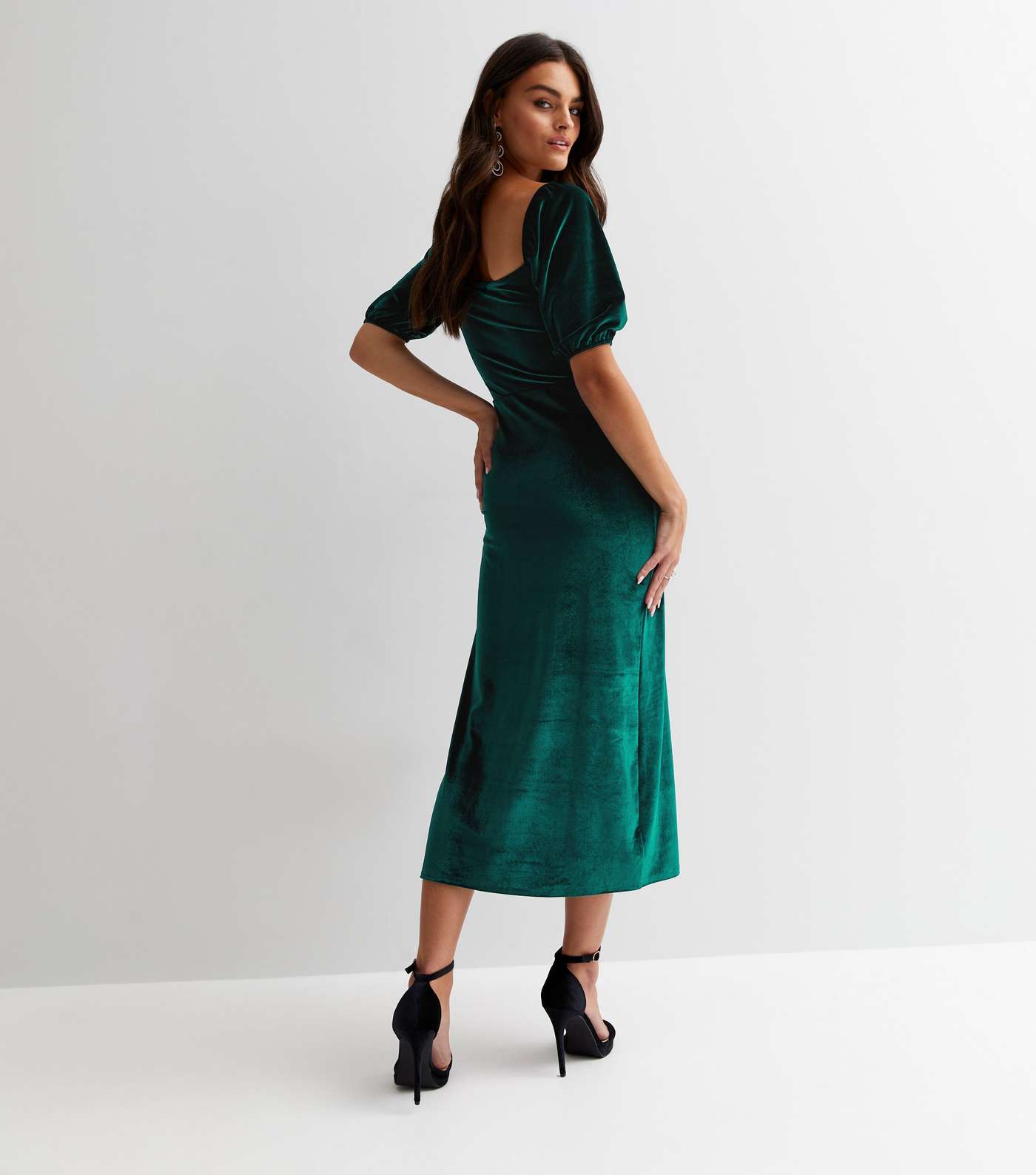 Gini London Green Velvet Sweetheart Short Puff Sleeve Midi Dress Image 4