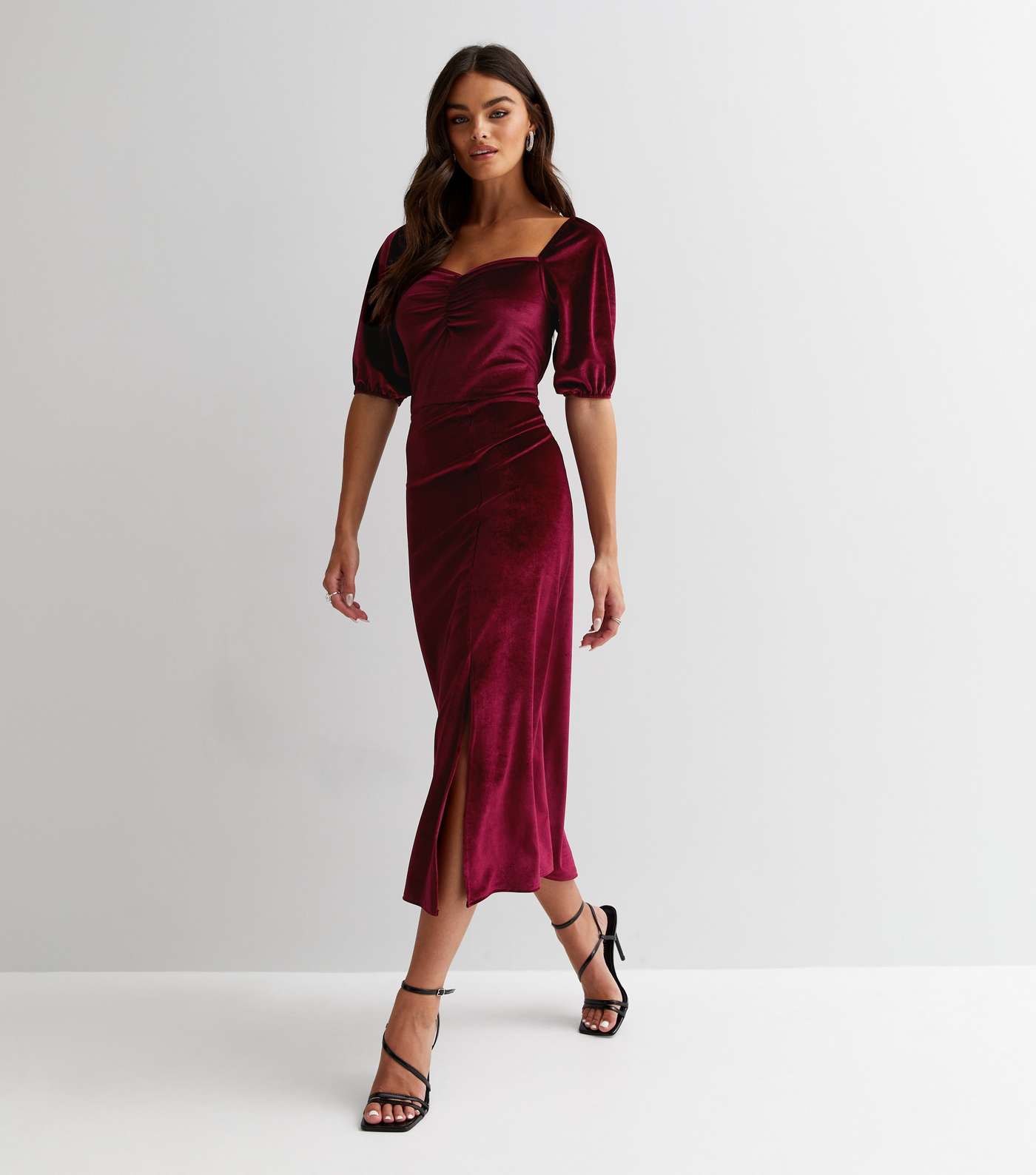 Gini London Burgundy Velvet Sweetheart Short Puff Sleeve Midi Dress Image 3