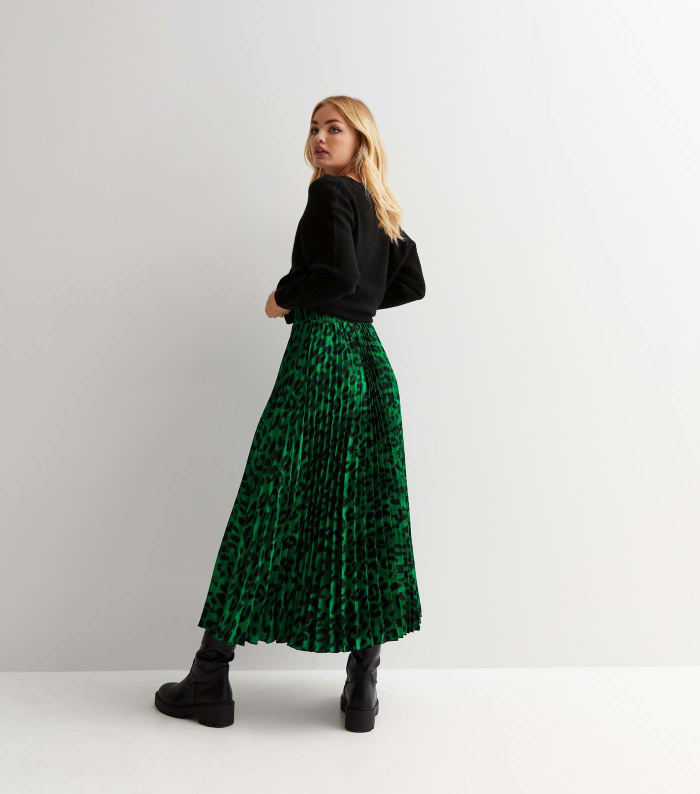 Green Animal Print Satin Pleated Midi Skirt Image 4