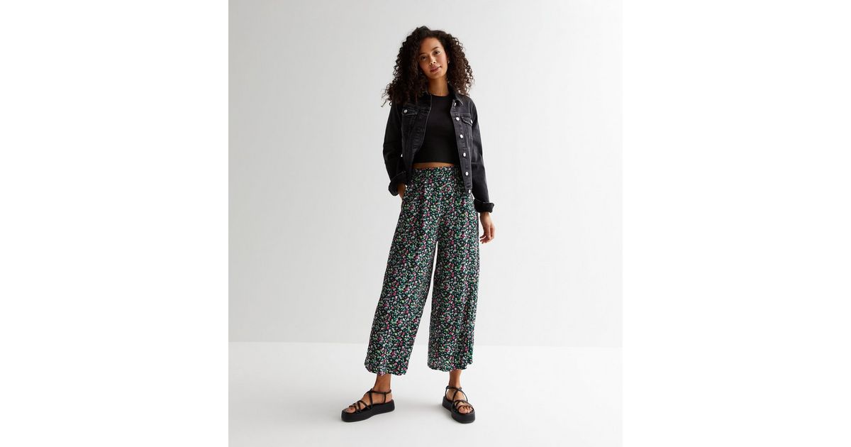 Tall Black Ditsy Floral Wide Leg Crop Trousers | New Look