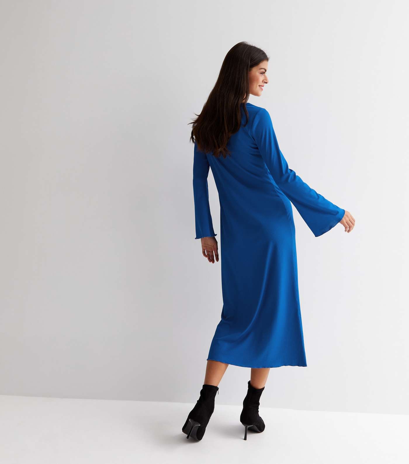 Blue Rib Knit Ruched Tie Long Flare Sleeve Midi Dress Image 4