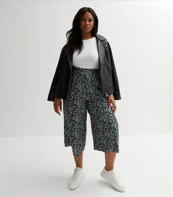 New Look Curve cropped pants in black | ASOS