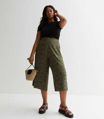 Curves Green Ditsy Floral Crop Wide Leg Trousers