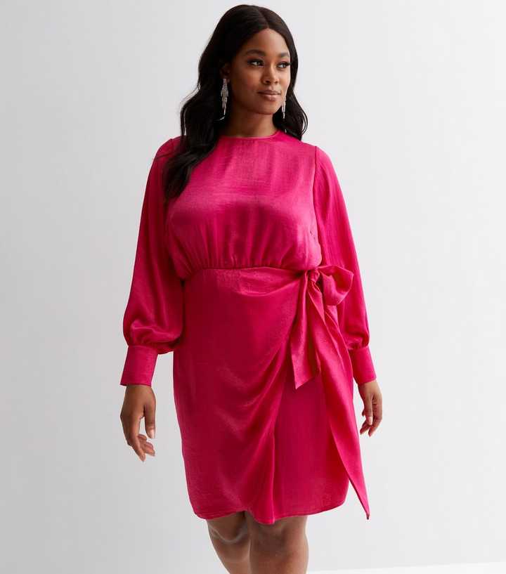 https://media3.newlookassets.com/i/newlook/850187776/womens/clothing/dresses/curves-bright-pink-satin-crew-neck-long-sleeve-tie-waist-mini-dress.jpg?strip=true&qlt=50&w=720