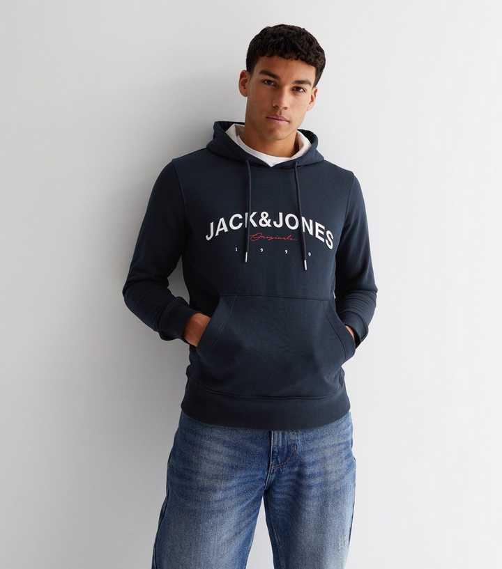 https://media3.newlookassets.com/i/newlook/850300141/homme/vetements/sweatshirts/jack-jones-navy-pocket-front-logo-hoodie.jpg?strip=true&qlt=50&w=720