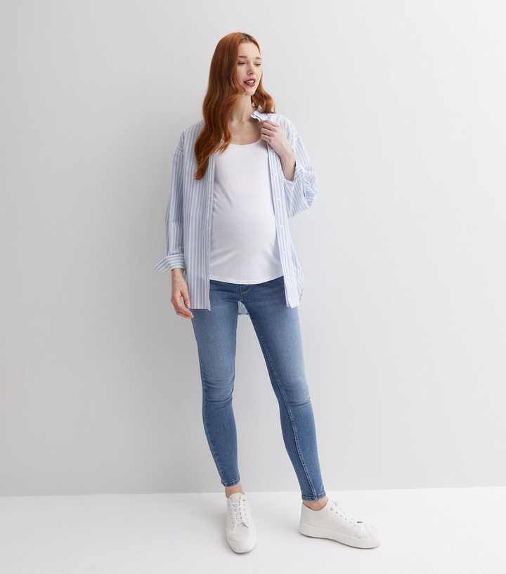 https://media3.newlookassets.com/i/newlook/851051540/womens/clothing/jeans/maternity-blue-over-bump-lift-shape-emilee-jeggings.jpg?strip=true&qlt=50&w=720