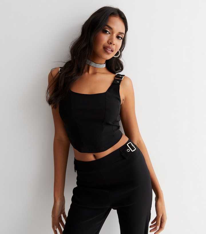 https://media3.newlookassets.com/i/newlook/851902101/womens/clothing/tops/black-buckle-corset-strappy-top.jpg?strip=true&qlt=50&w=720