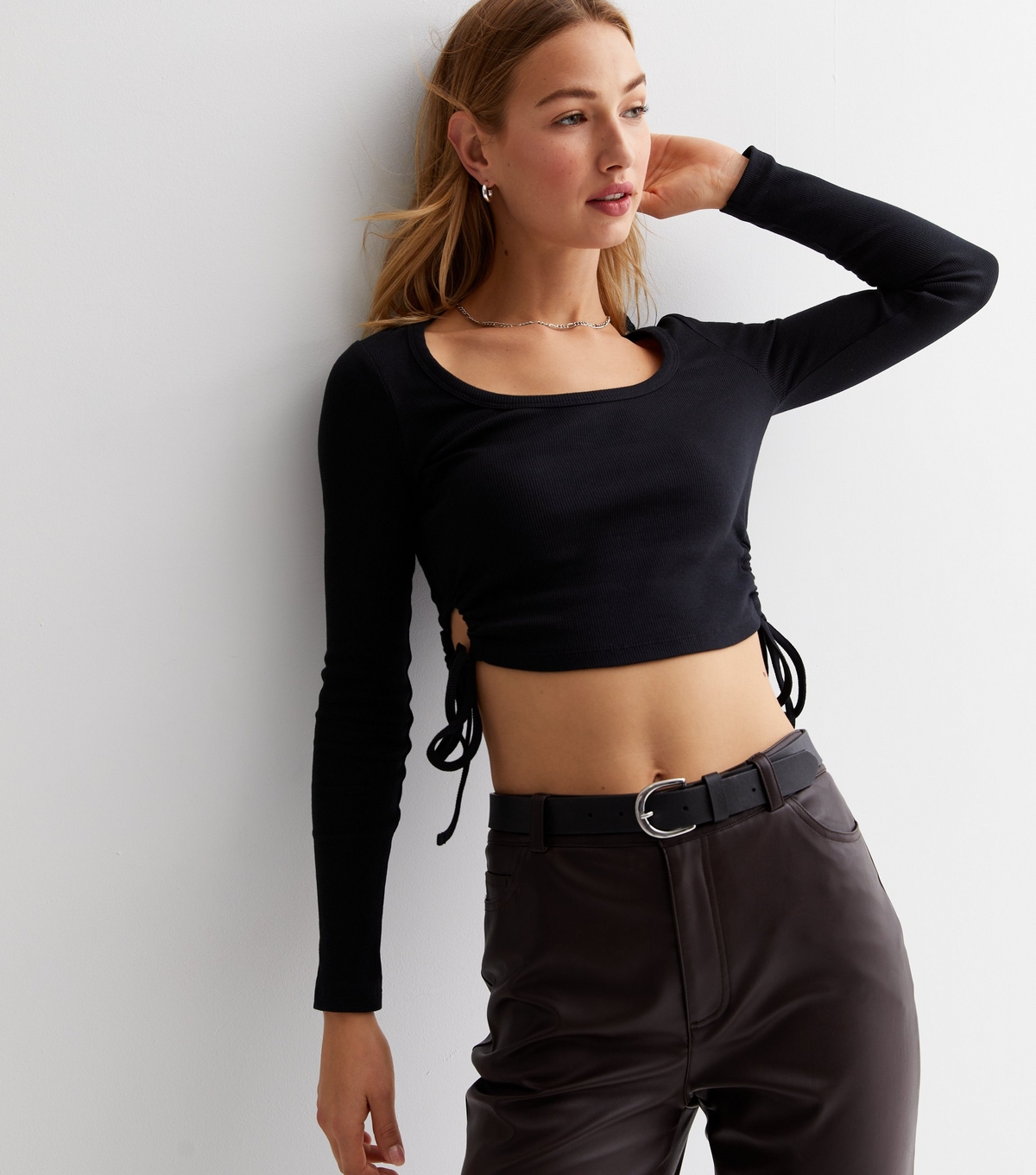 Women's Black Scoop Neck Cut Out Side Tie Cropped T Shirt New Look