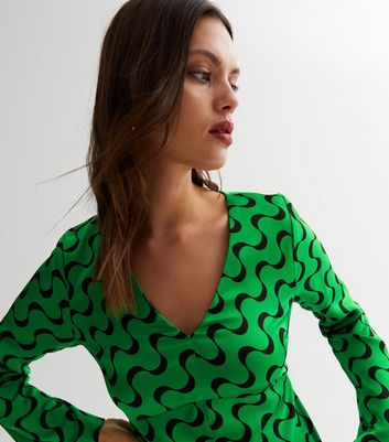 Green Geometric Flared Sleeve Midi Dress New Look