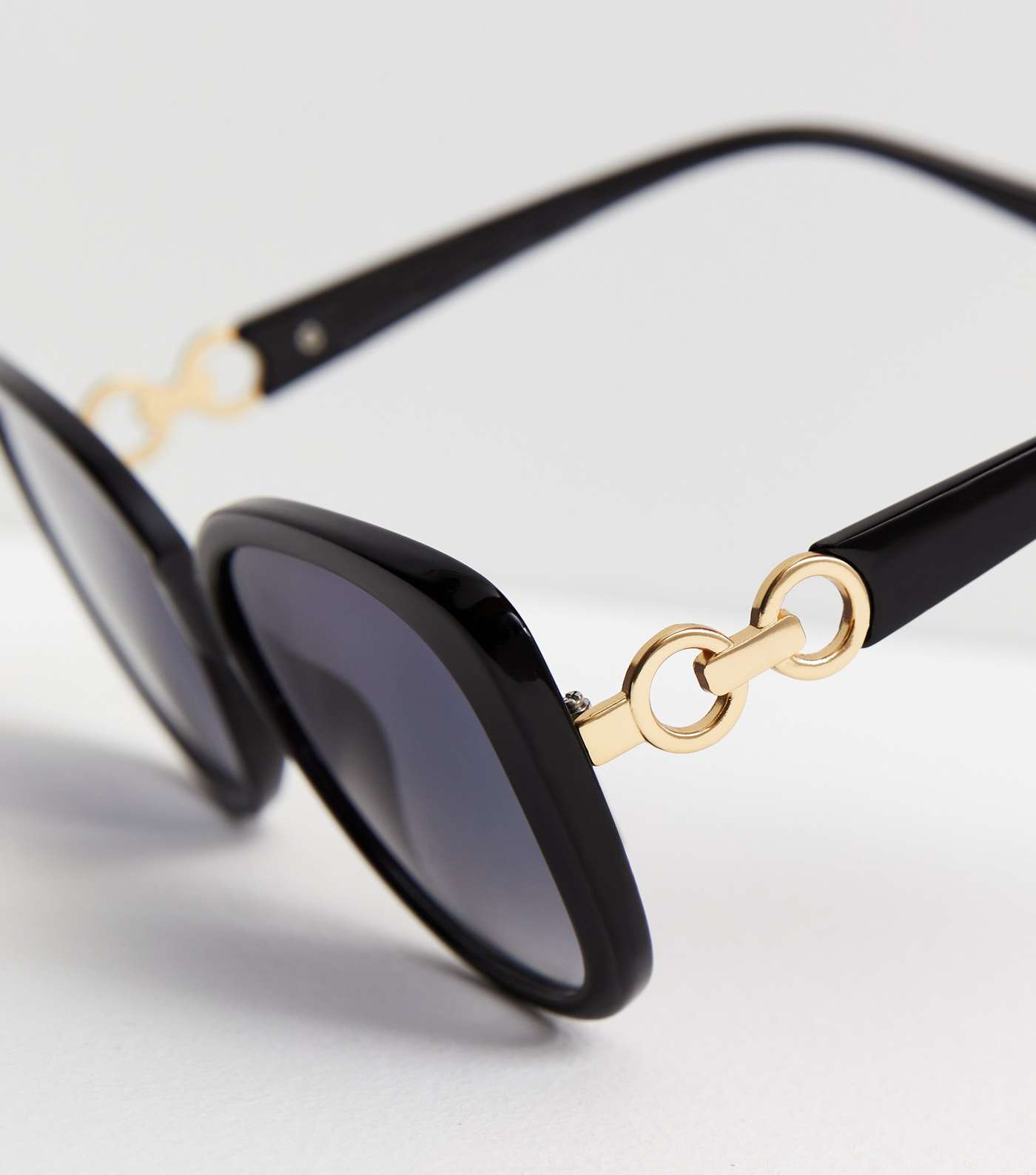 Black Chain Oversized Sunglasses Image 3