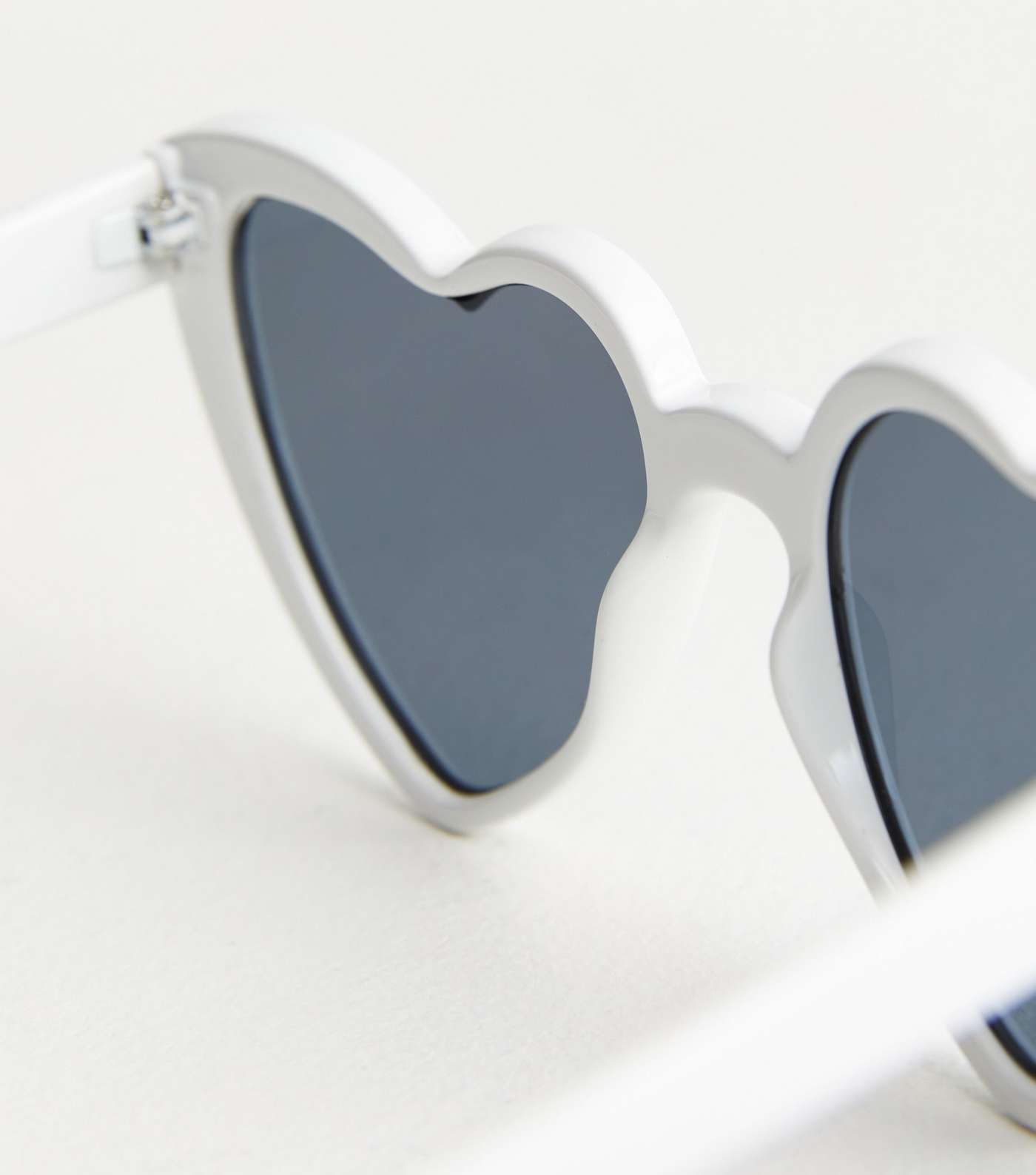 White Heart Frame Sunglasses Image 3