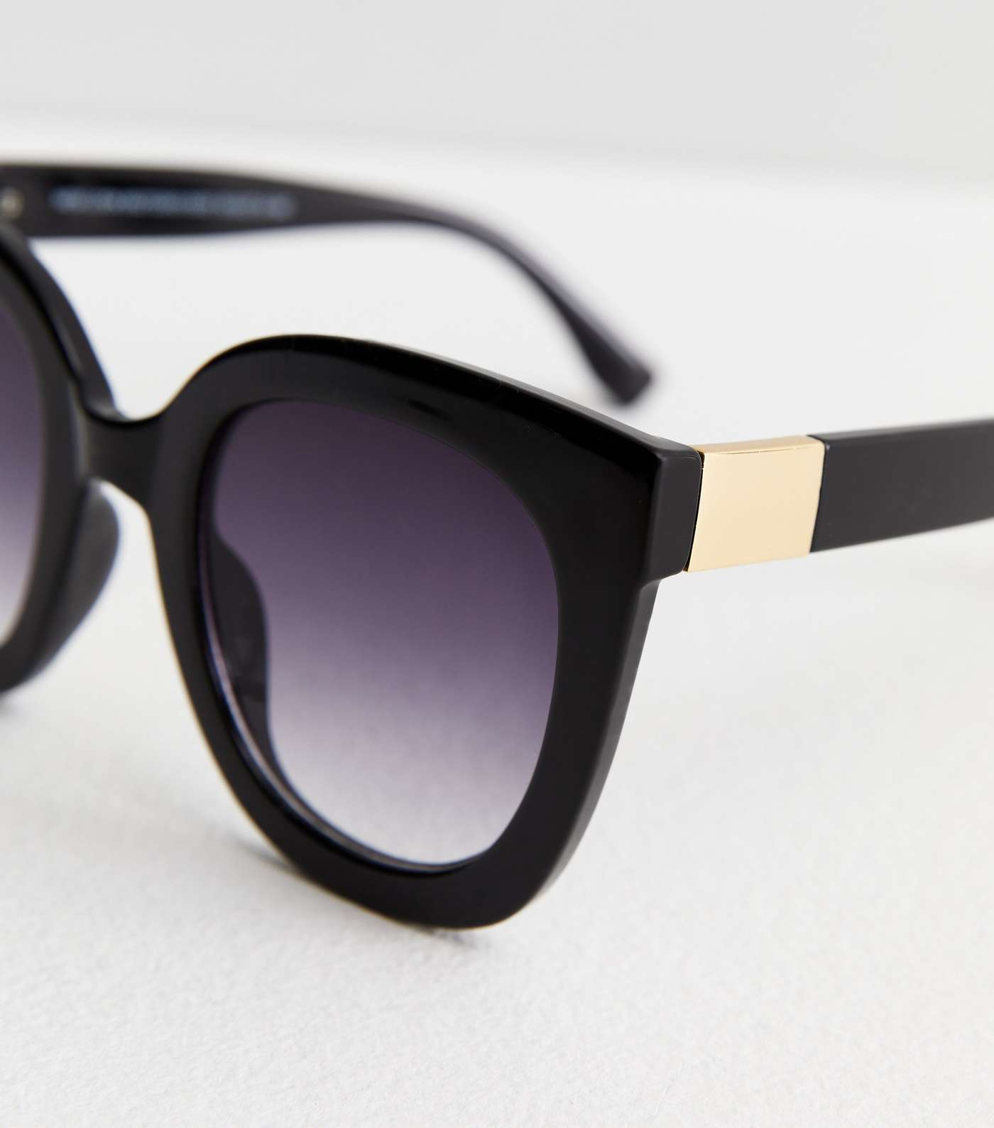 Black Curved Gradient Lens Oversized Sunglasses Image 3