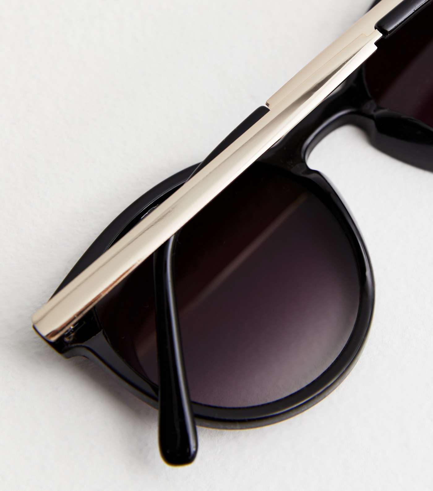 Black Round Metallic Trim Sunglasses Image 3