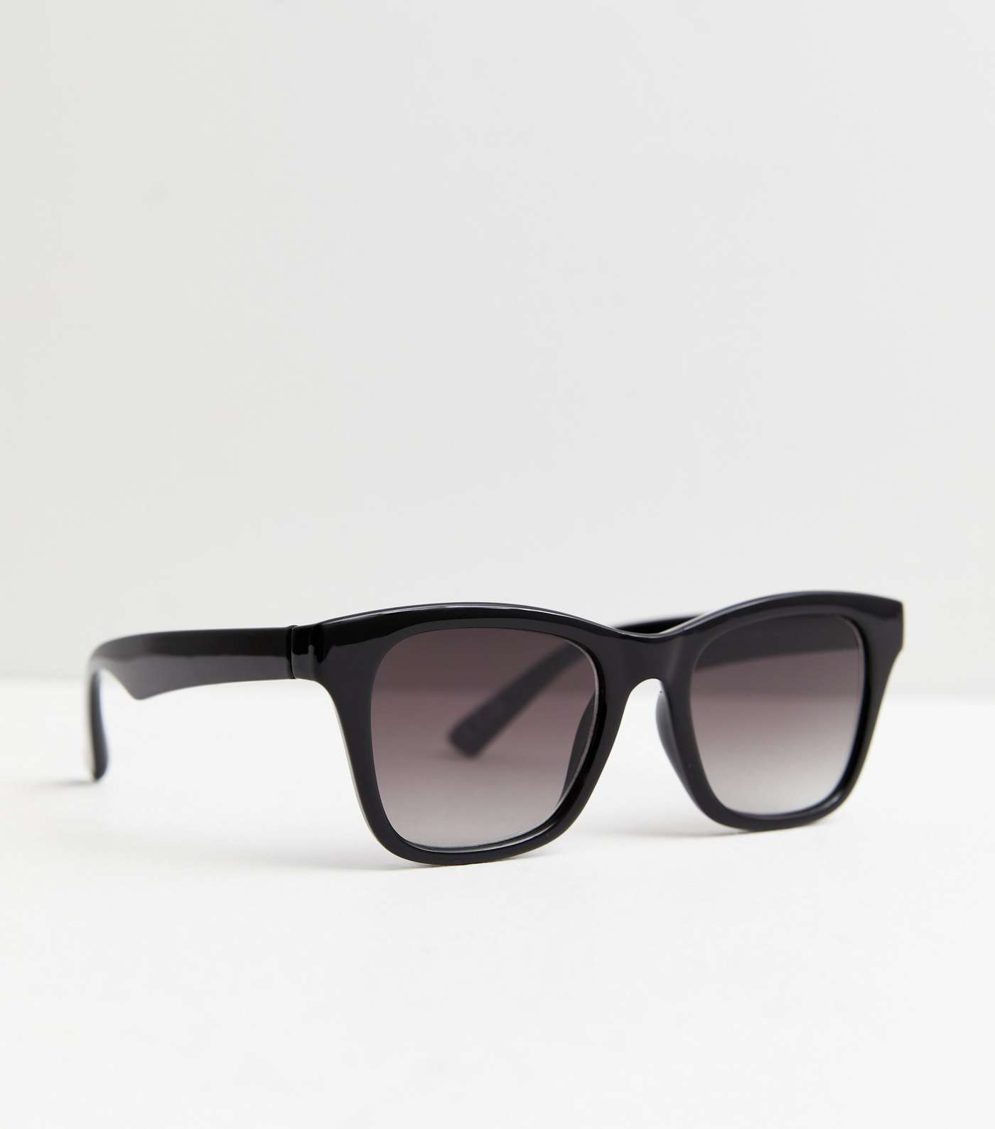 Black Square Retro Sunglasses Image 2