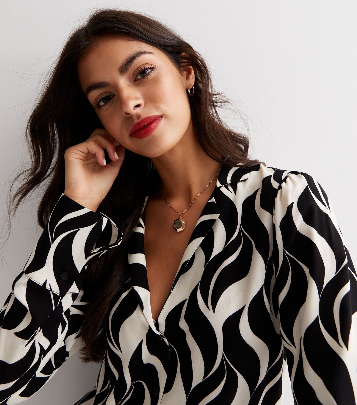Black Geometric Print Long Sleeve Cropped Shirt