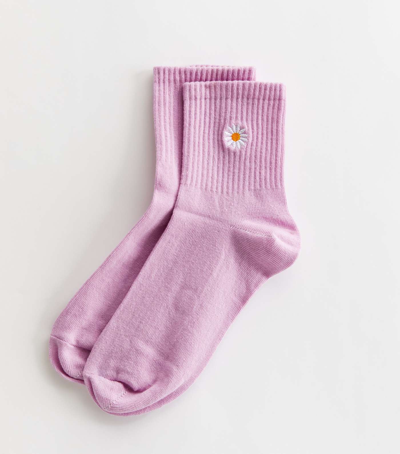 Lilac Embroidered Daisy Ribbed Tube Socks