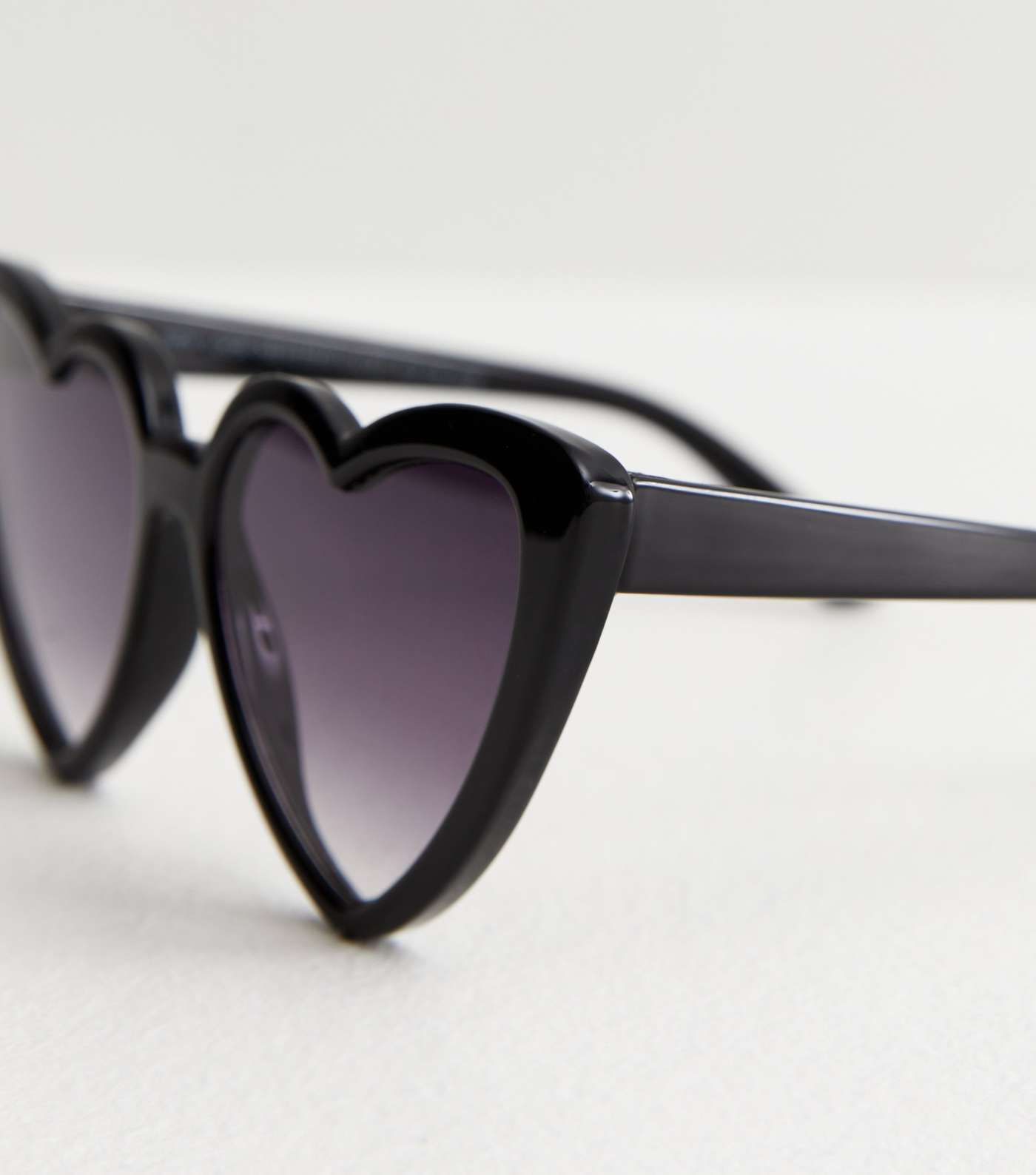 Girls Black Heart Frame Sunglasses Image 4