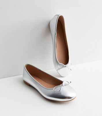 Girls silver hot sale ballet pumps