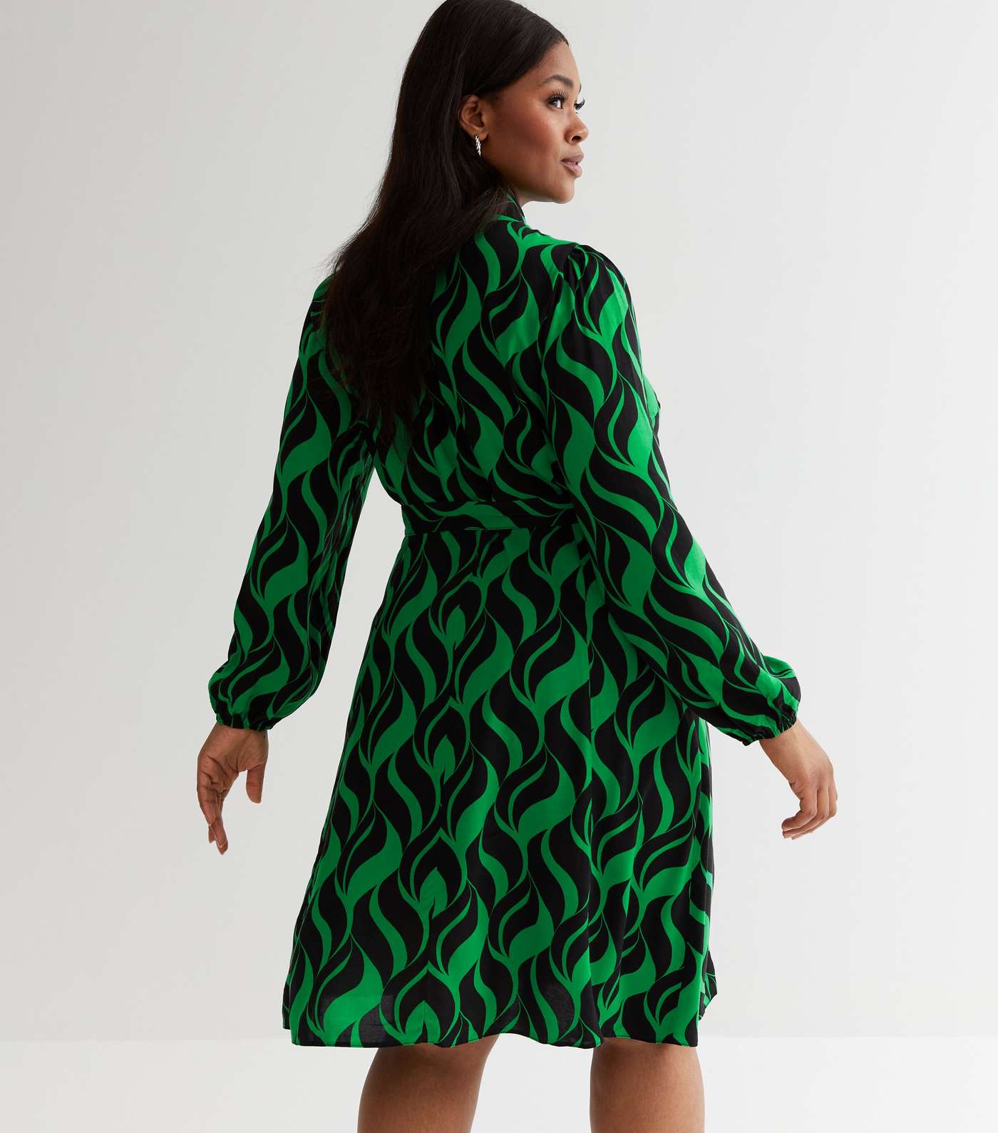 Curves Green Geometric Doodle Print Long Puff Sleeve Mini Dress Image 4