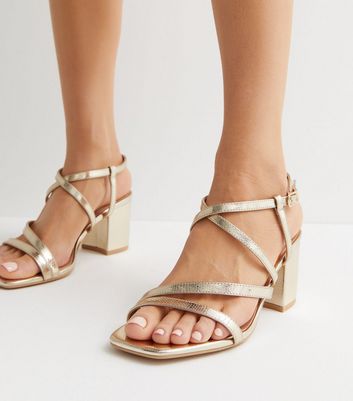 Wide feet hot sale strappy sandals