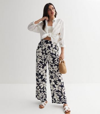Black Ditsy Floral Wide Leg Trousers  New Look