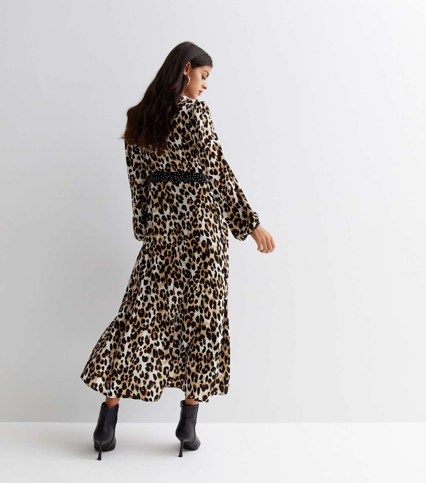 Gini London Brown Leopard Print V Neck Spot Trim Midi Dress Image 4