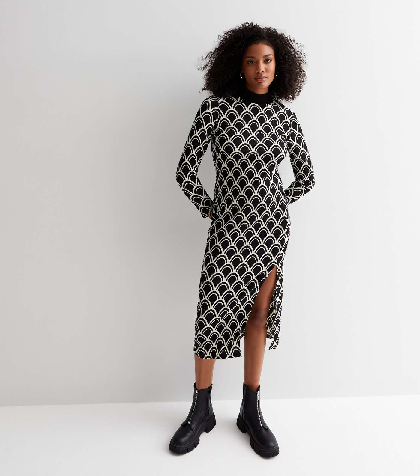 Black Geometric Crinkle Jersey Long Sleeve Midi Dress Image 3