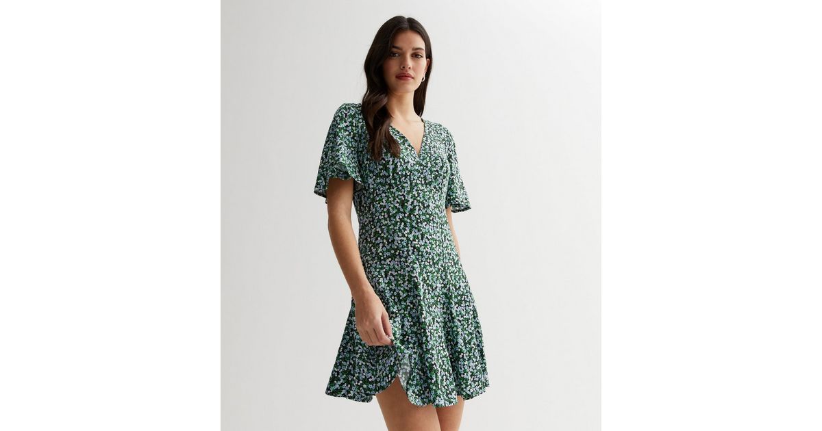Green Ditsy Floral Short Sleeve Mini Dress | New Look