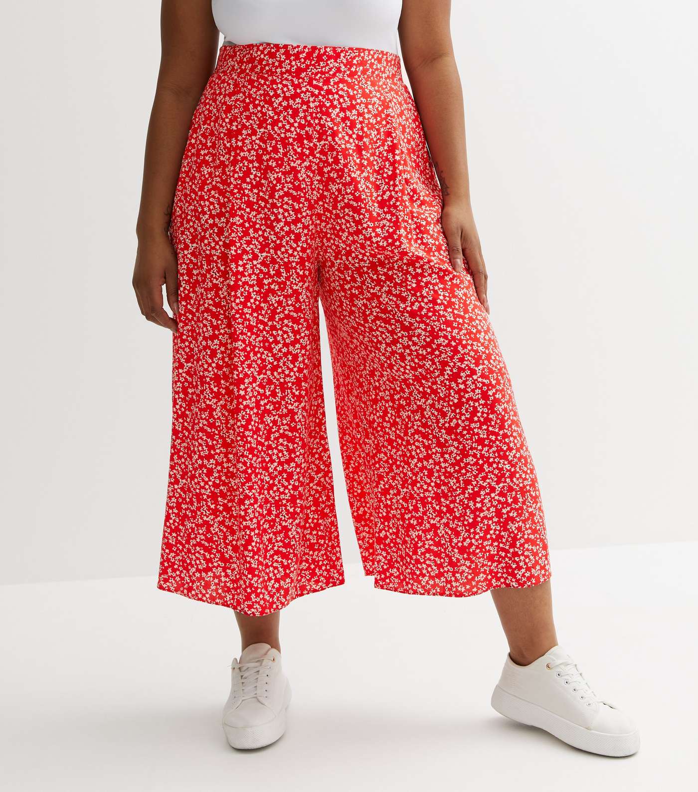 Curves Red Ditsy Floral Wide Leg Crop Trousers Image 2