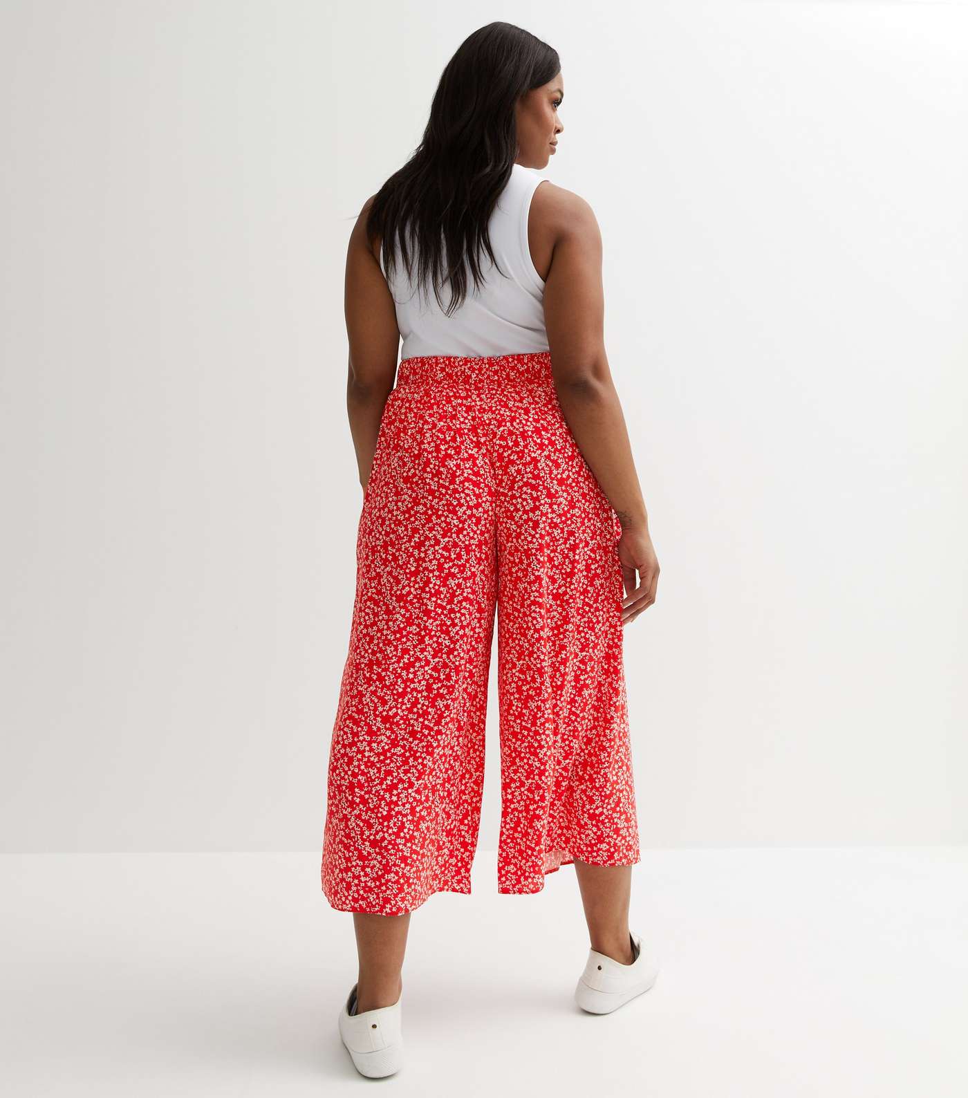 Curves Red Ditsy Floral Wide Leg Crop Trousers Image 4