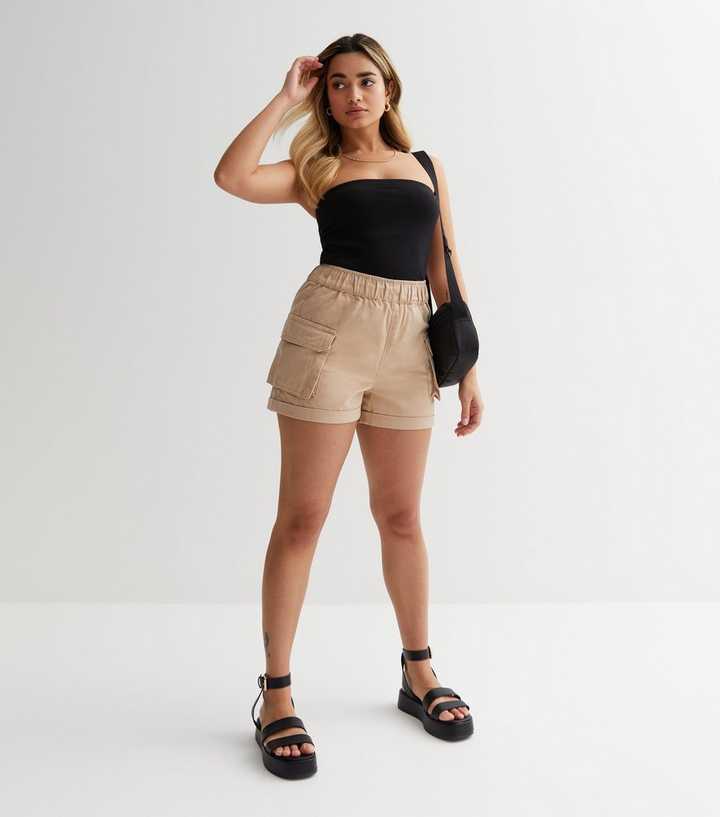 https://media3.newlookassets.com/i/newlook/856531116/womens/clothing/shorts/petite-stone-cargo-shorts.jpg?strip=true&qlt=50&w=720